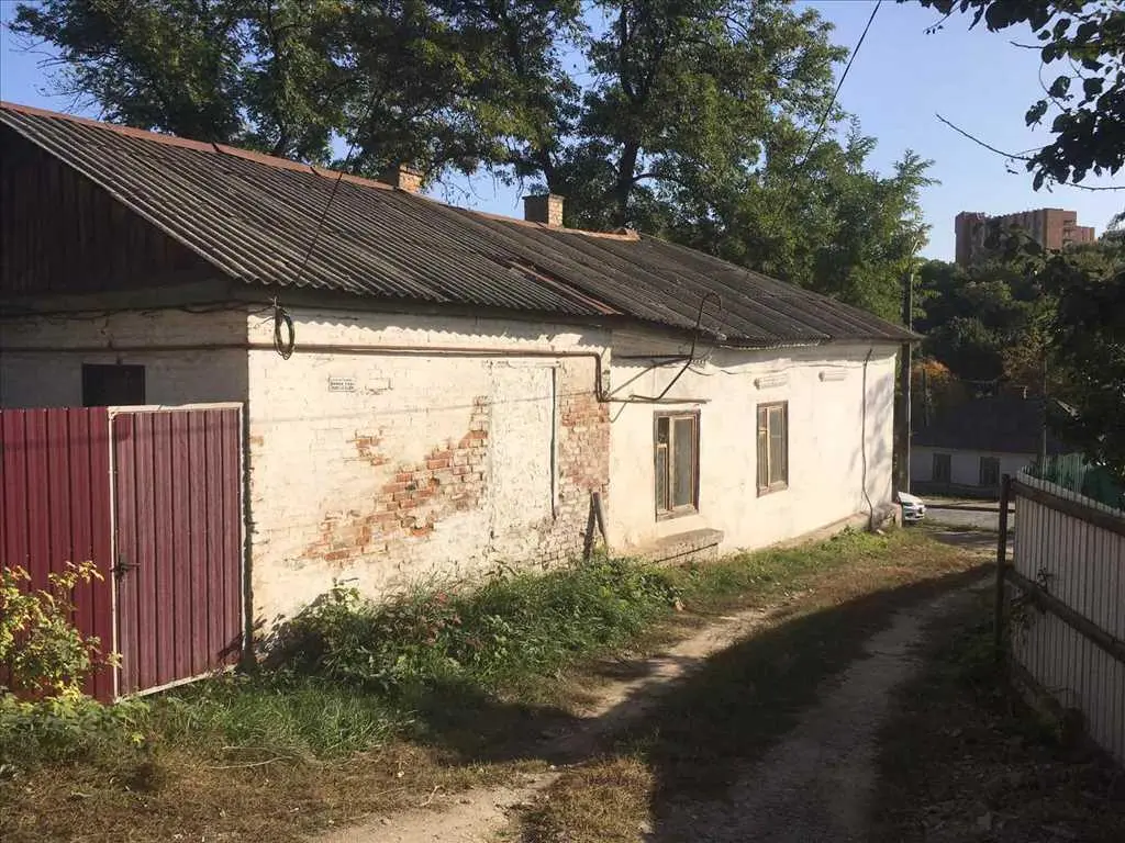 Квартира · 4+ кімнати