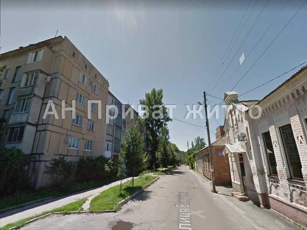 Квартира · 4+ кімнати