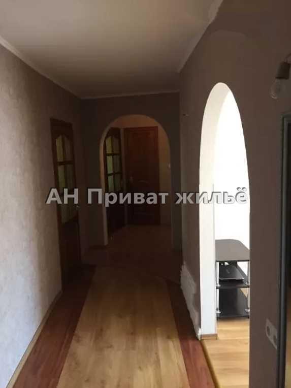Квартира · 4+ кімнати — Левада