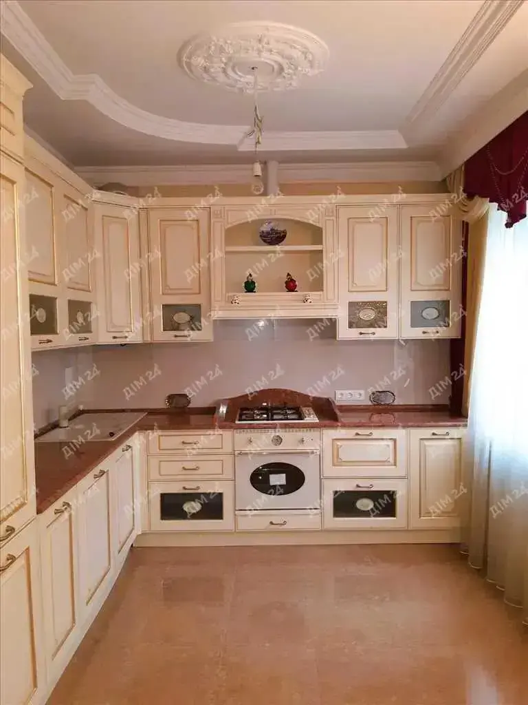 Квартира · 3 кімнати — Центр