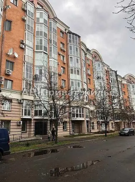 Квартира · 4+ кімнати — Центр