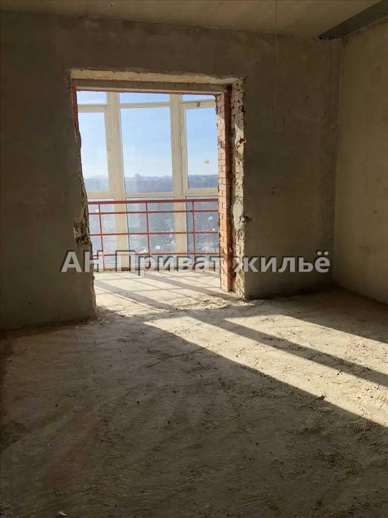 Квартира · 4+ кімнати — Центр
