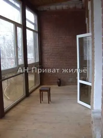 Квартира · 4+ кімнати