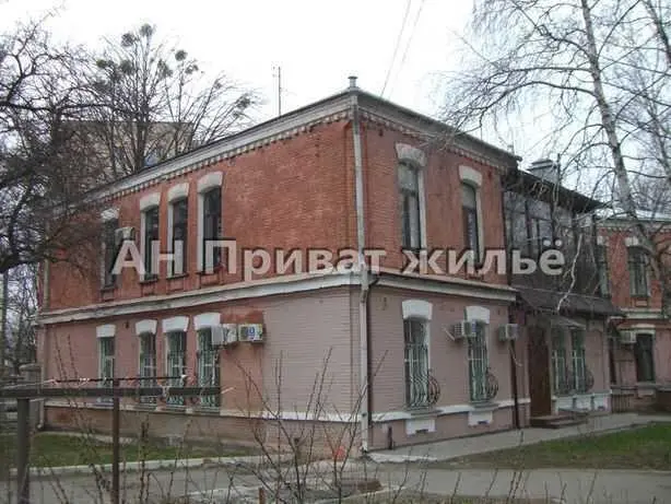 Квартира · 4+ кімнати — Центр