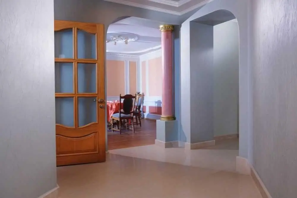 Квартира · 4+ кімнати — Центр