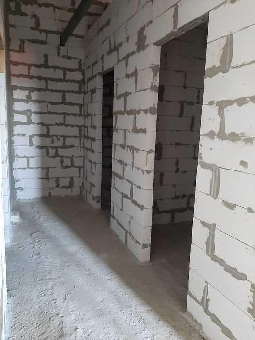 Квартира · 4+ кімнати