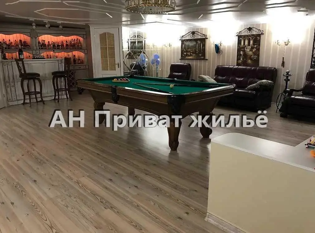 Квартира · 4+ кімнати