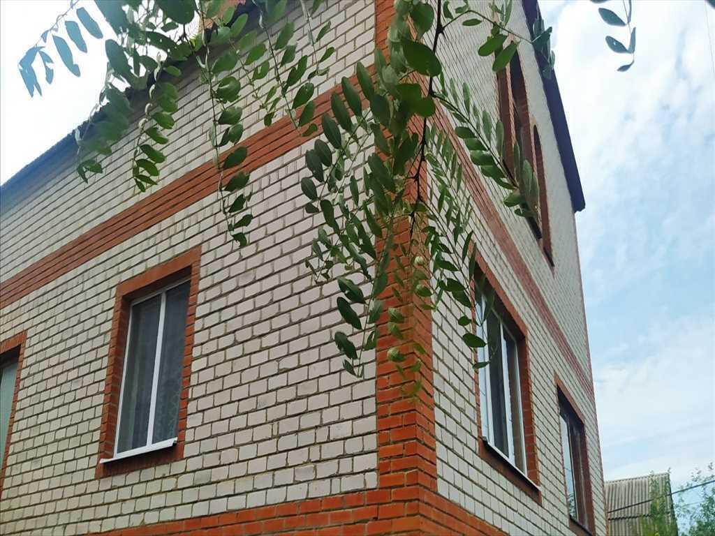 Будинок — Лісок