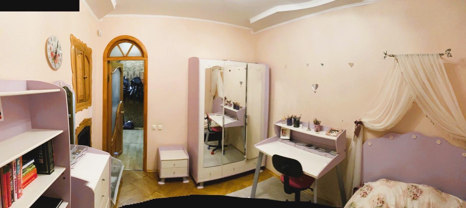 Квартира · 4+ кімнати