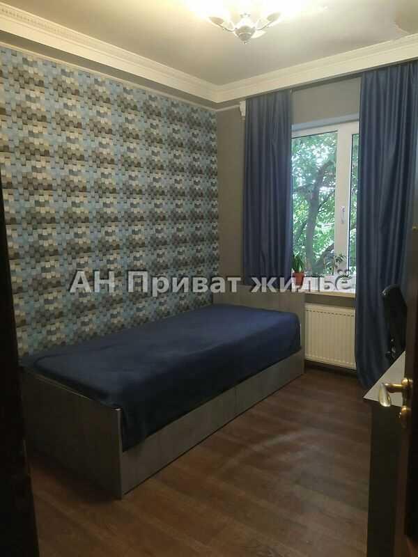 Квартира · 4+ кімнати