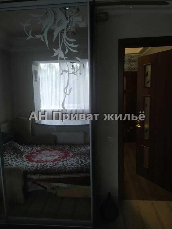 Квартира · 4+ кімнати