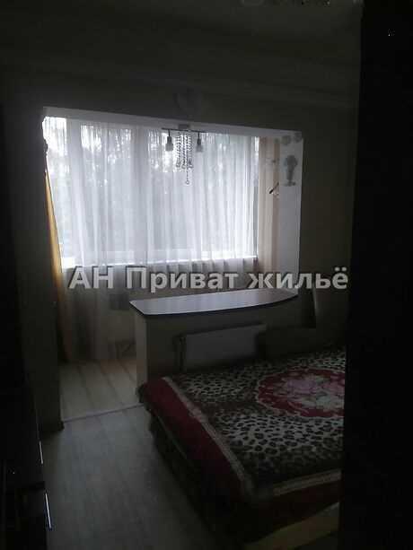 Квартира · 4+ кімнати