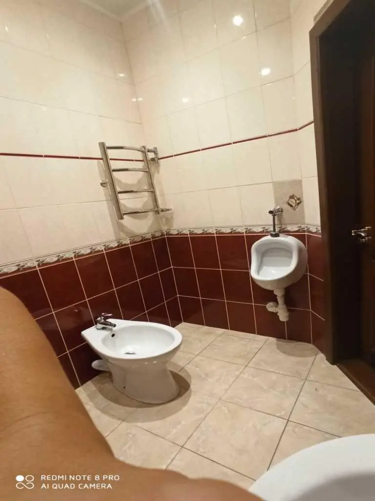 Квартира · 4+ кімнати