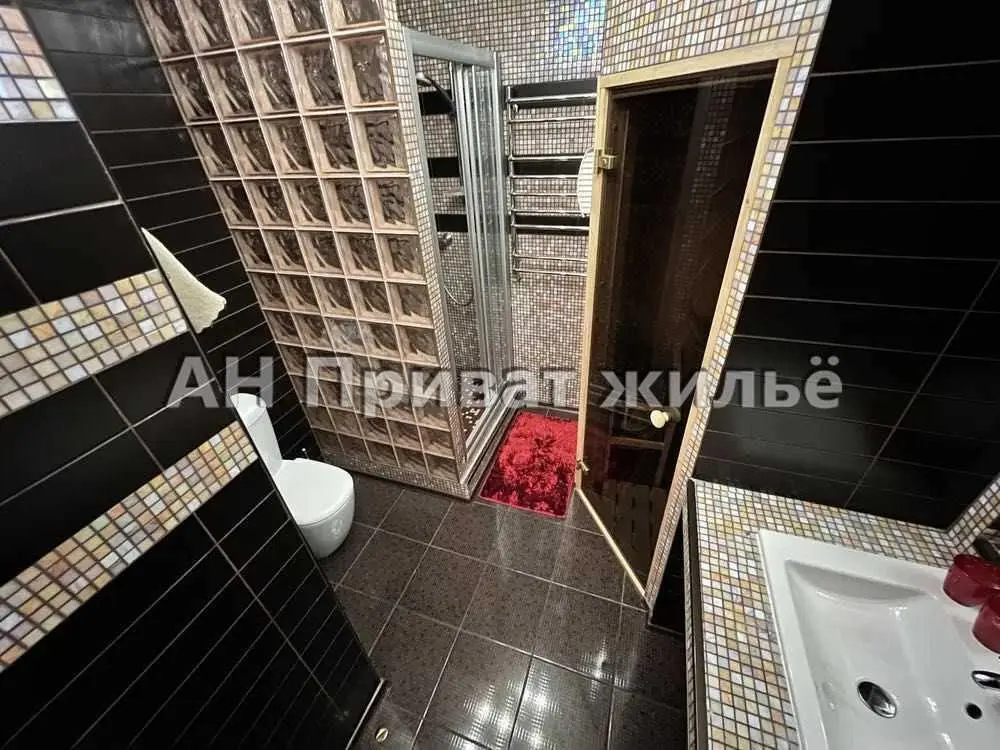 Квартира · 3 кімнати — Центр