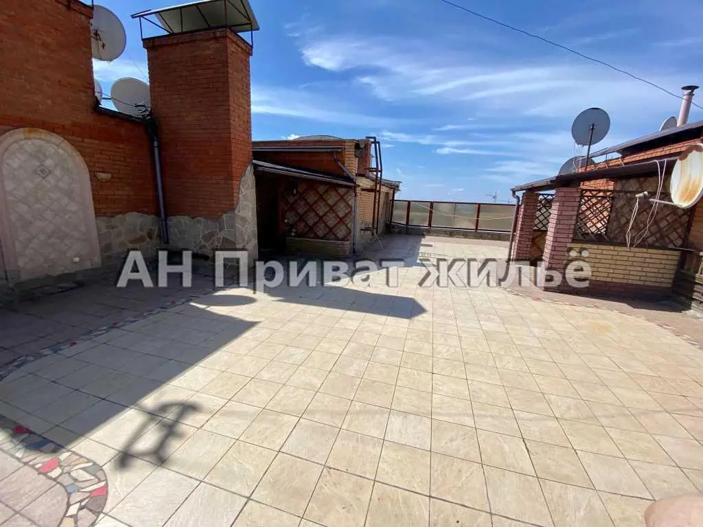 Квартира · 3 кімнати — Центр