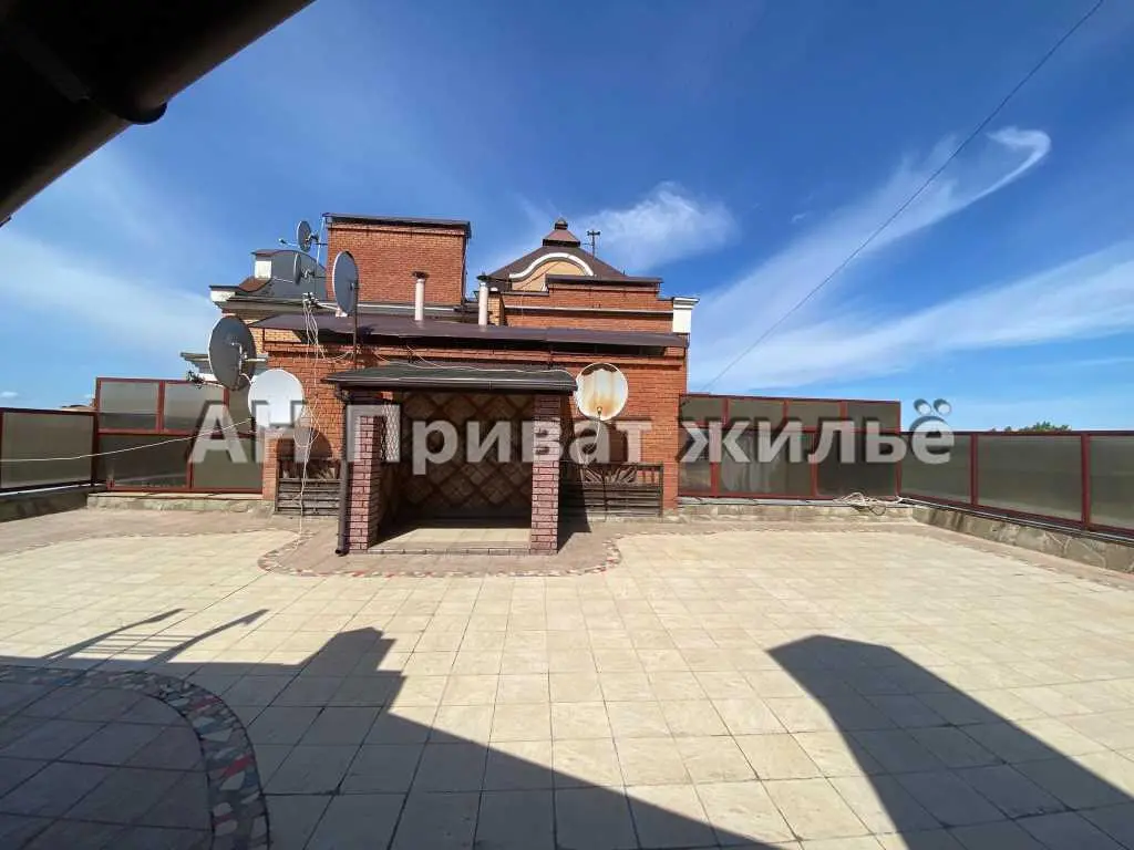 Квартира · 3 кімнати — Центр