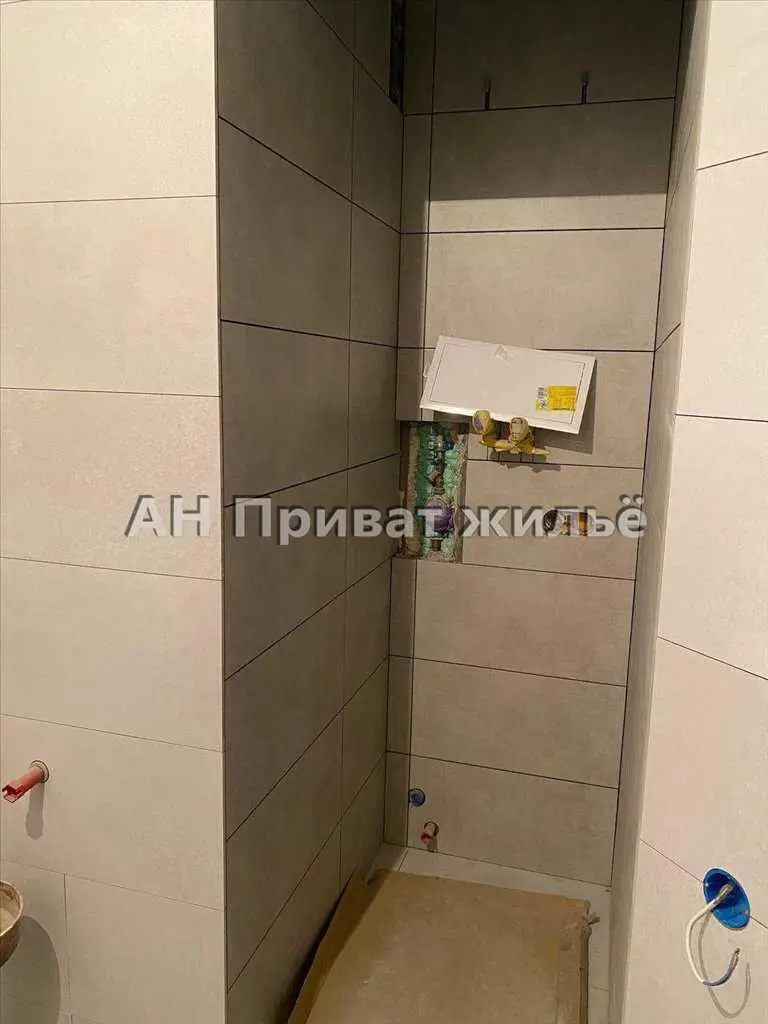 Квартира · 4+ кімнати — Левада