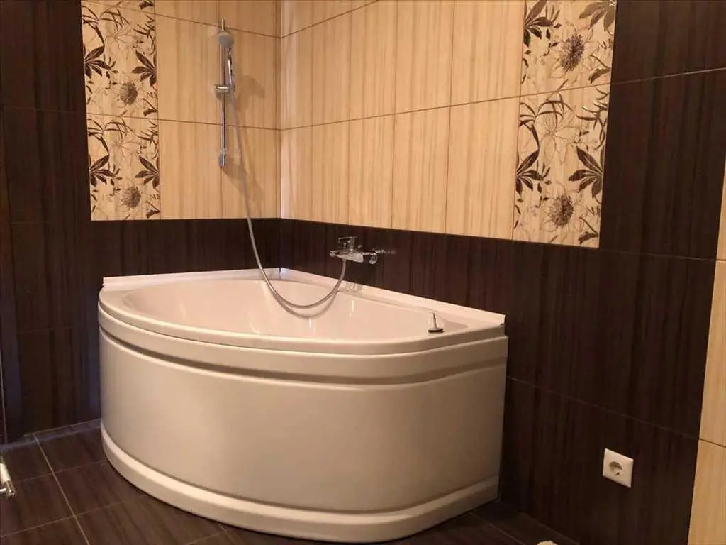 Квартира · 3 кімнати — Центр