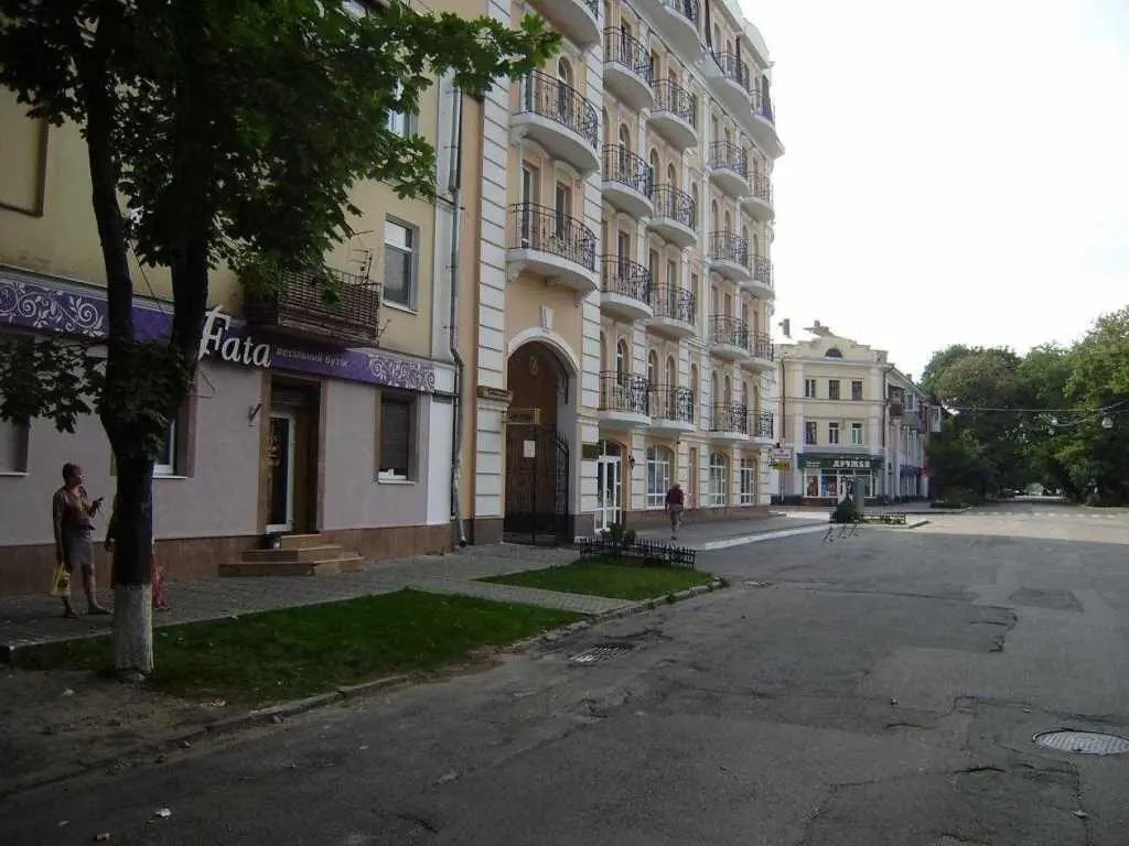 Комерція — Центр