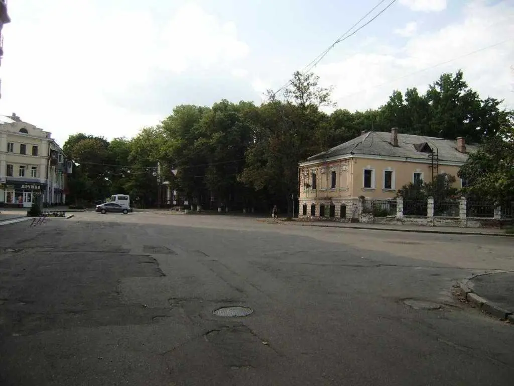 Комерція — Центр