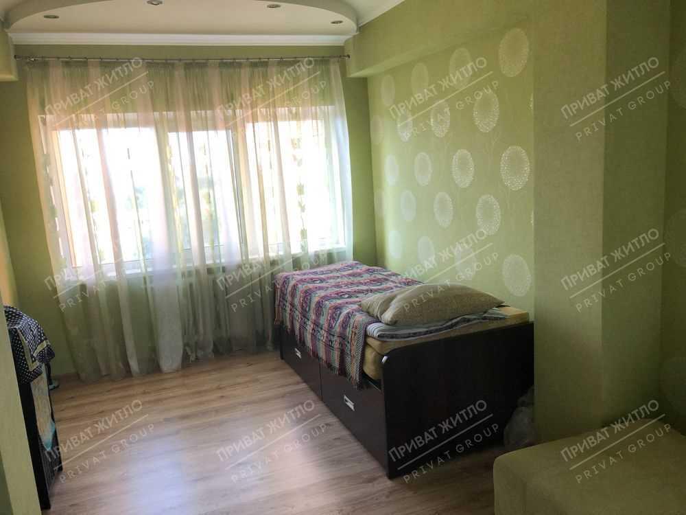 Квартира · 3 кімнати — Центр