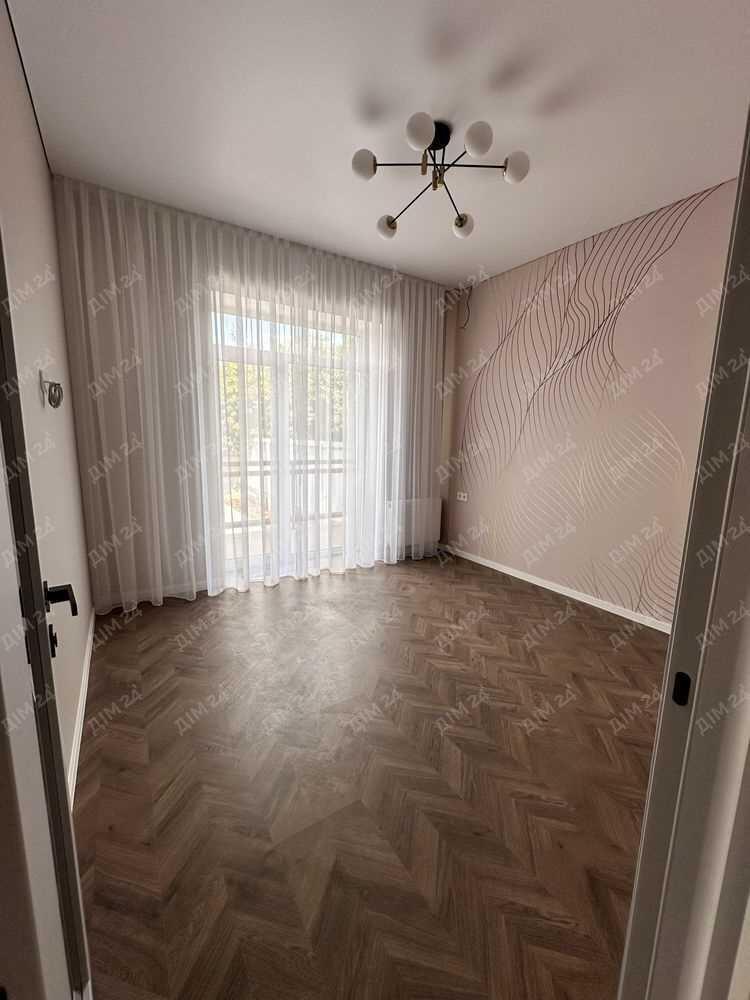 Квартира · 3 кімнати — Центр