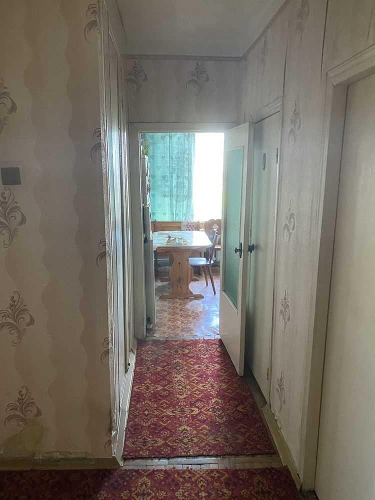 Квартира · 3 кімнати — Центр