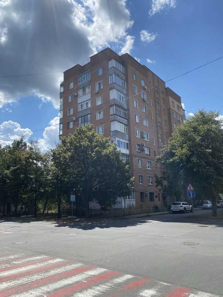 Квартира · 3 кімнати — Центр