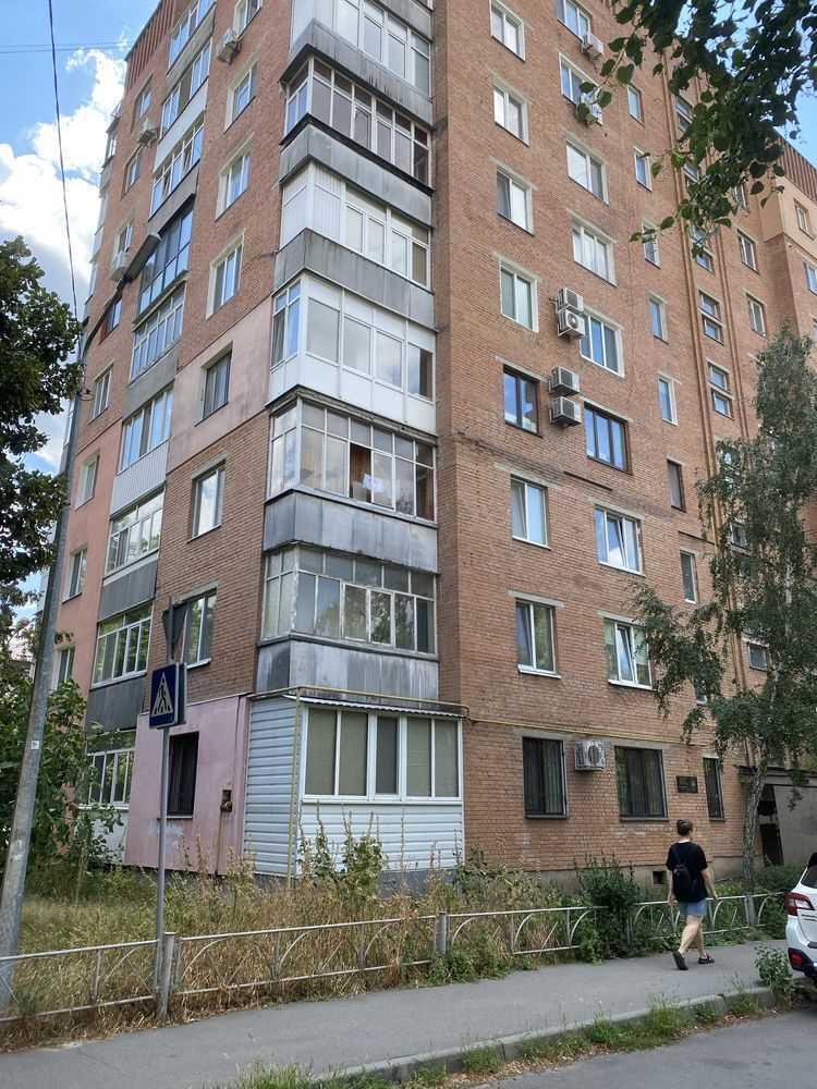 Квартира · 3 кімнати — Центр