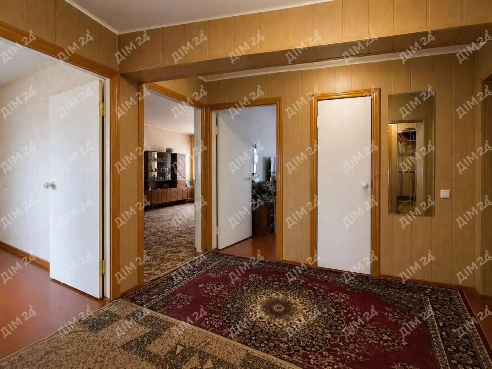 Квартира · 4+ кімнати