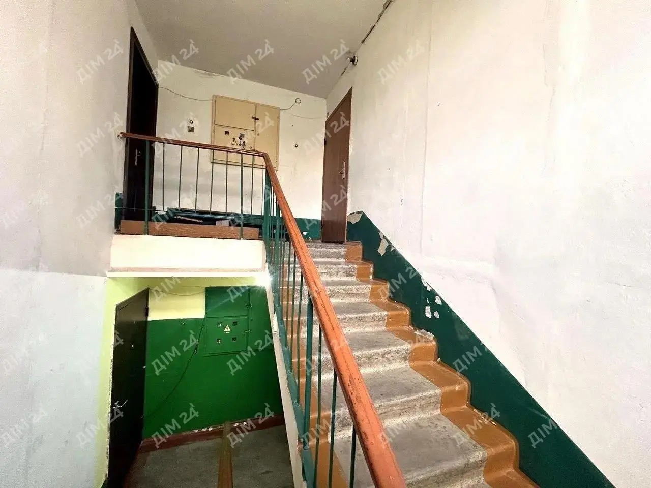 Квартира · 4+ кімнати — Степне
