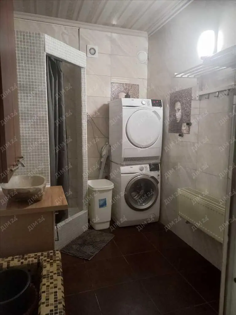 Квартира · 3 кімнати — Зигіна