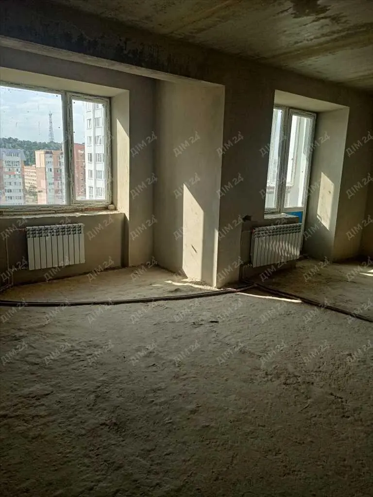 Квартира · 4+ кімнати