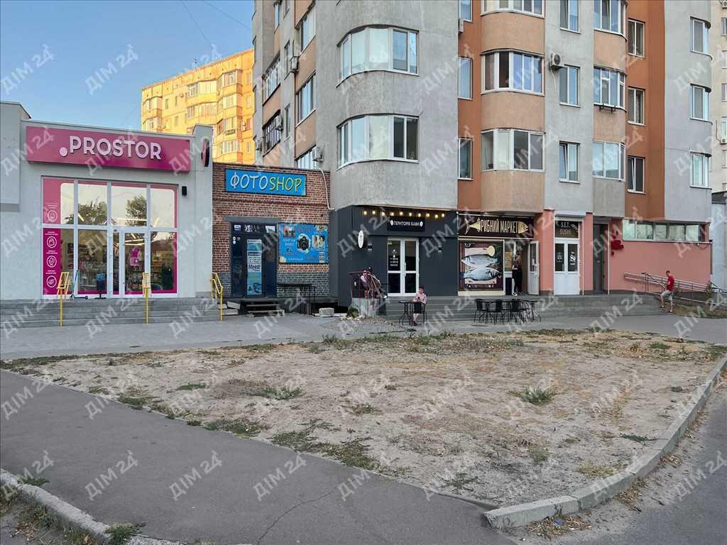 Квартира · 4+ кімнати — Левада