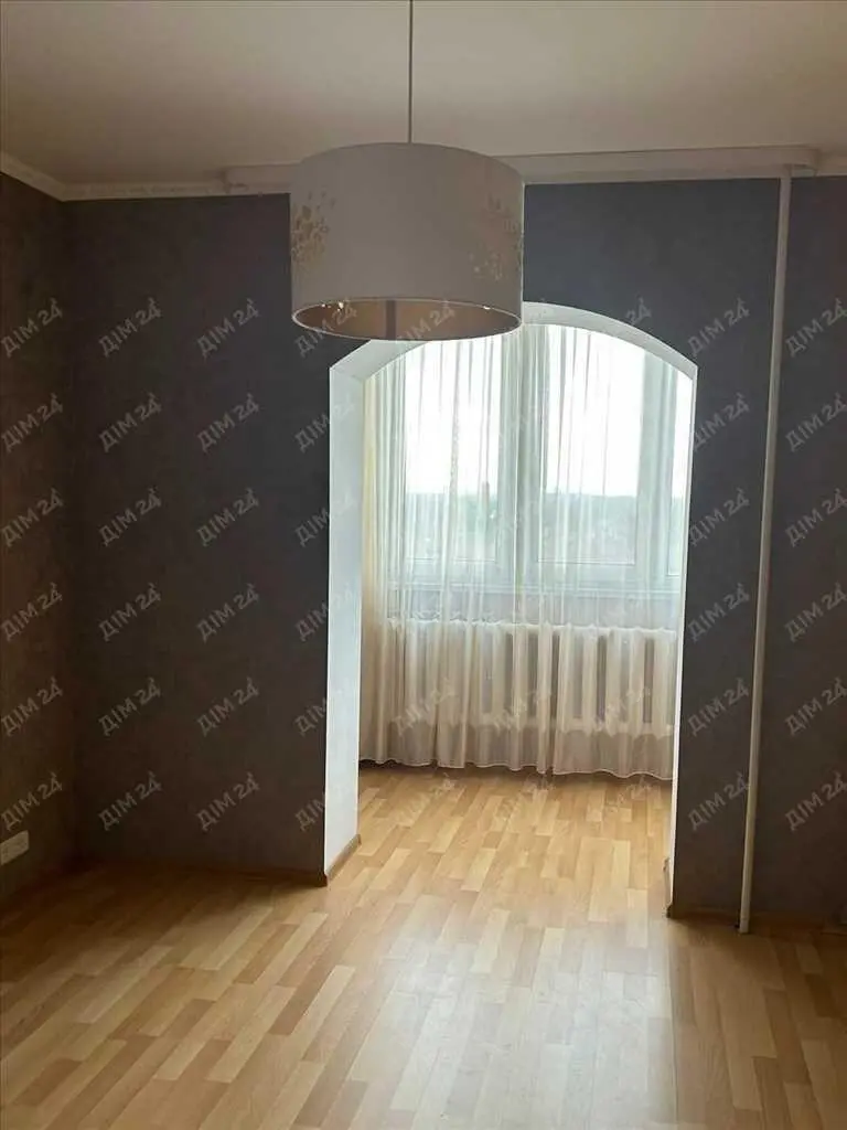 Квартира · 3 кімнати — Карлівка