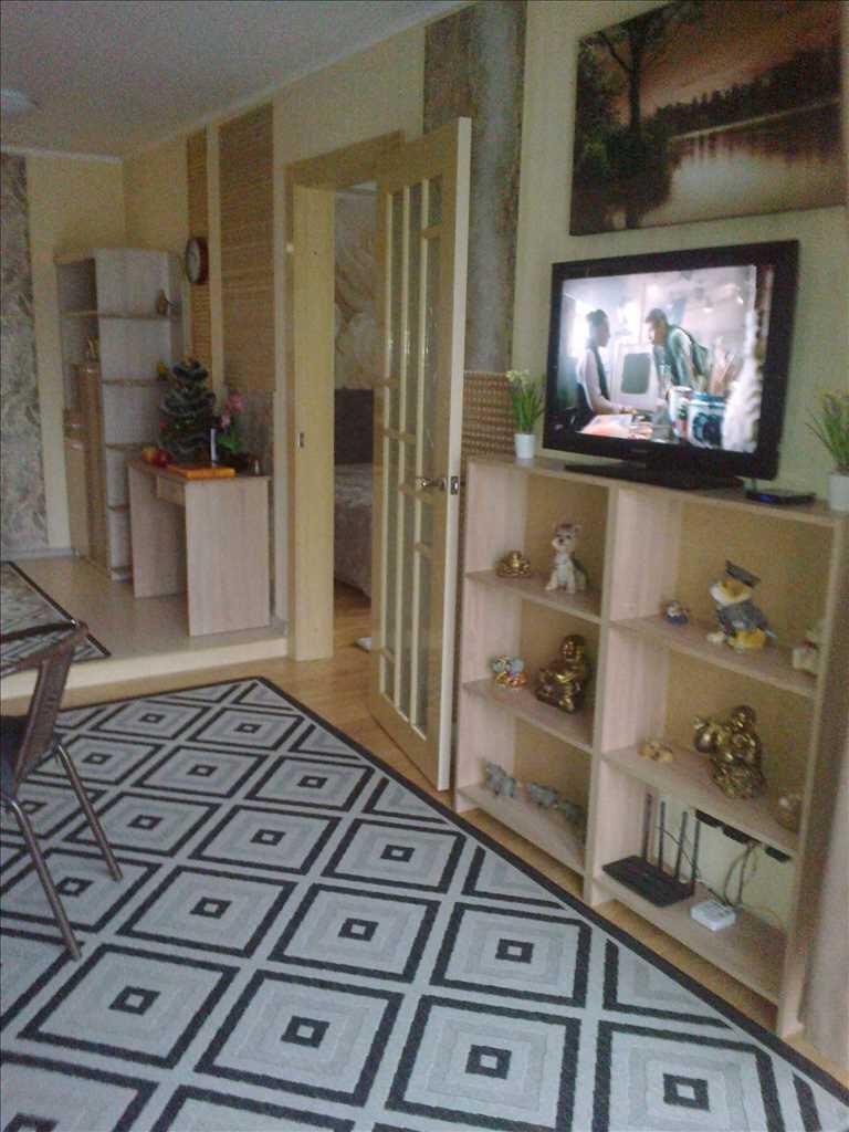 Квартира · 4+ кімнати — Карлівка