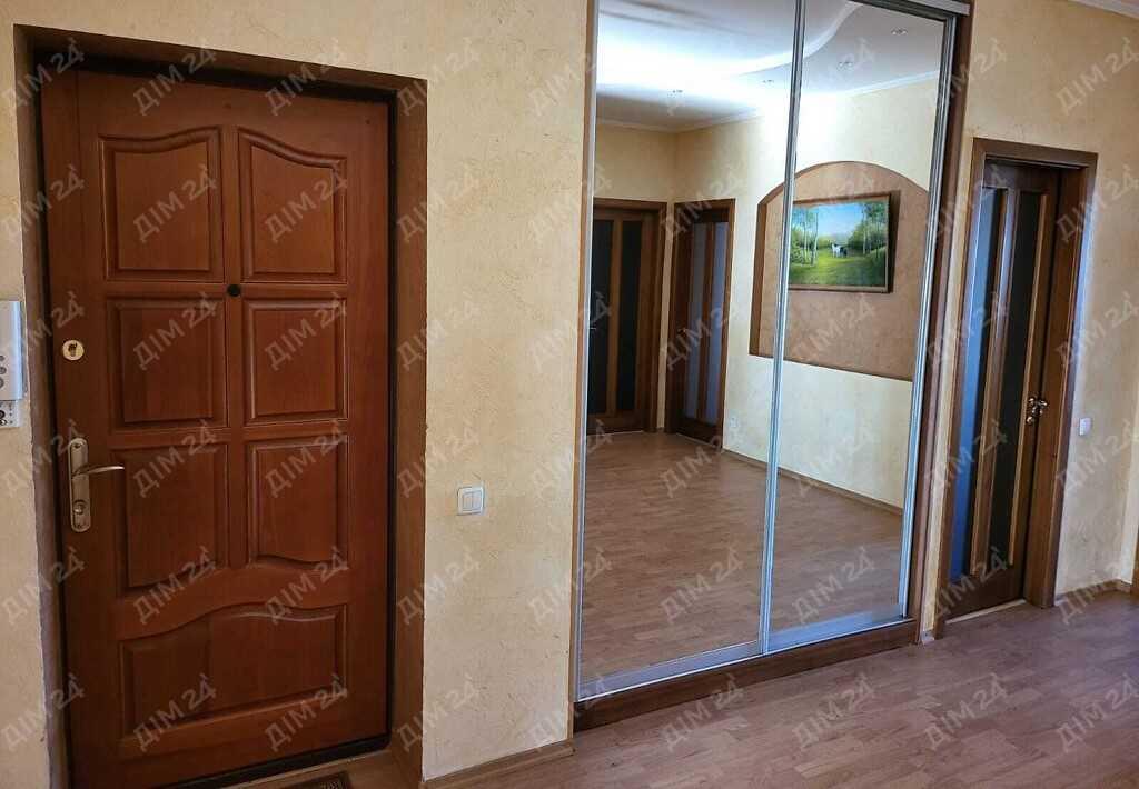 Квартира · 3 кімнати — Центр