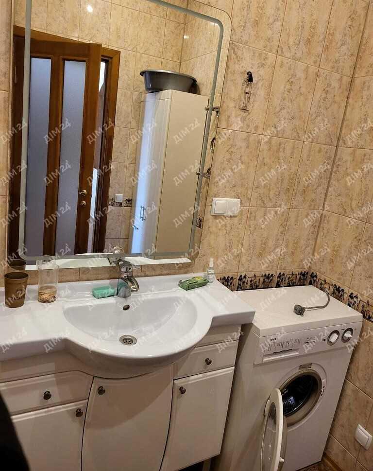 Квартира · 3 кімнати — Центр