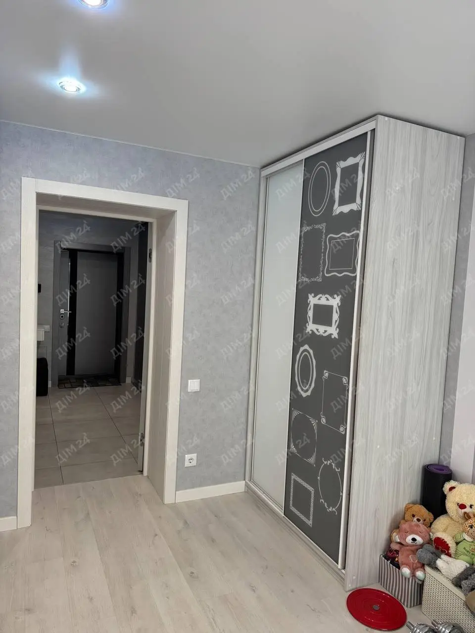Квартира · 3 кімнати — Левада