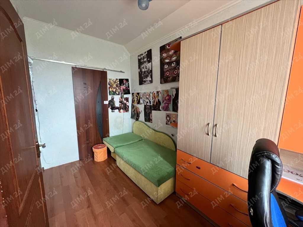 Квартира · 4+ кімнати