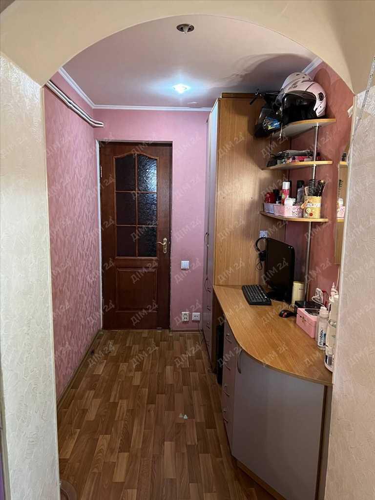 Квартира · 4+ кімнати — Центр