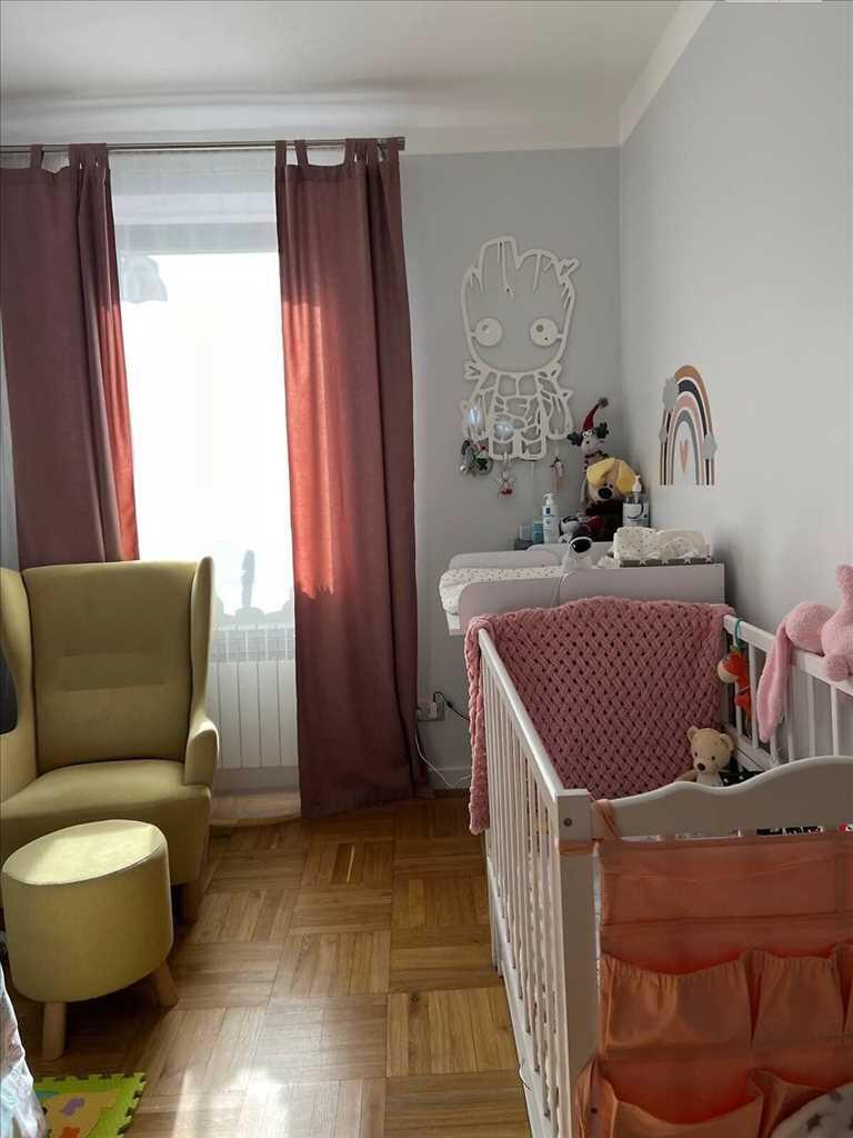 Квартира · 4+ кімнати