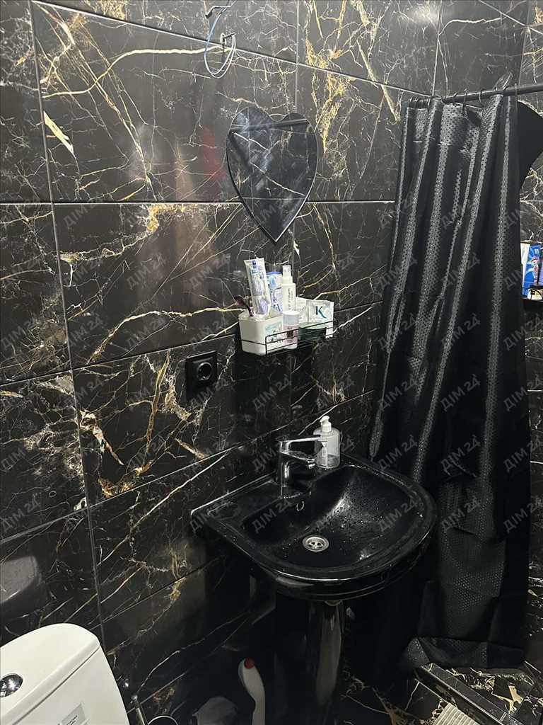 Квартира · 3 кімнати — Монастирська Гора