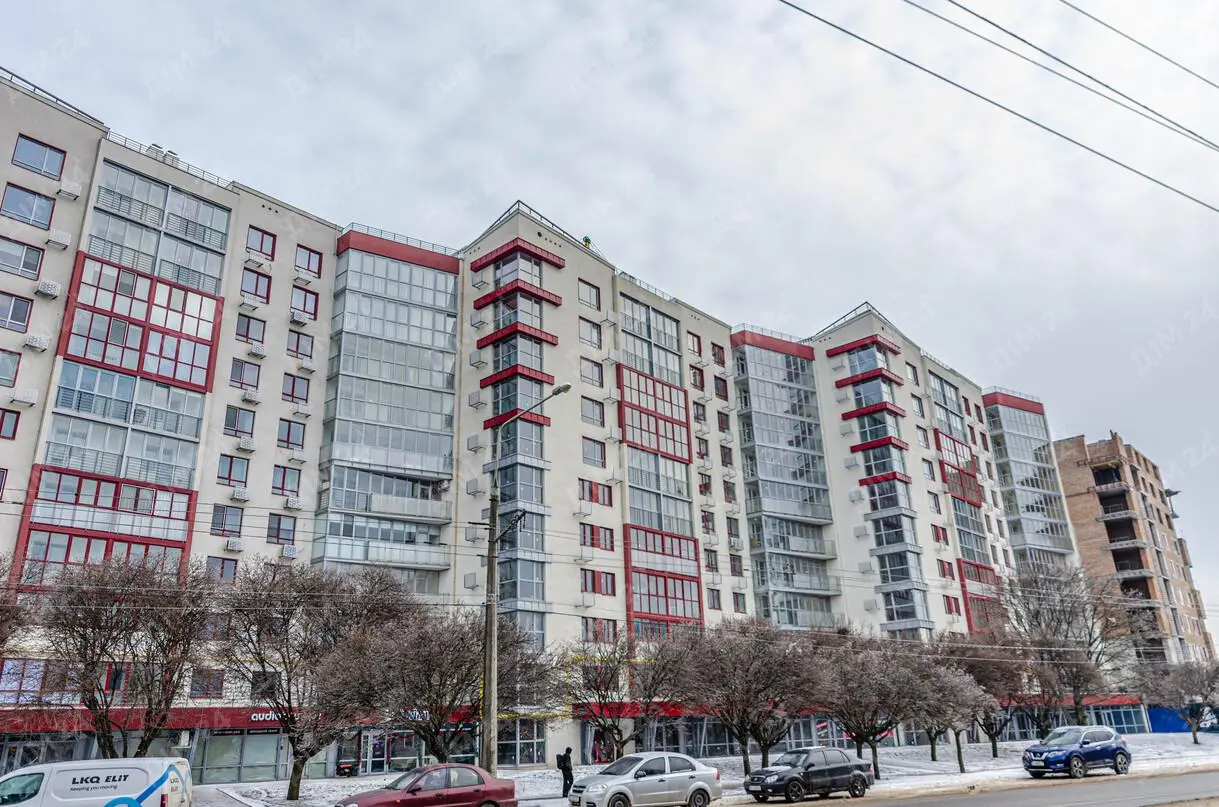 Квартира · 4+ кімнати