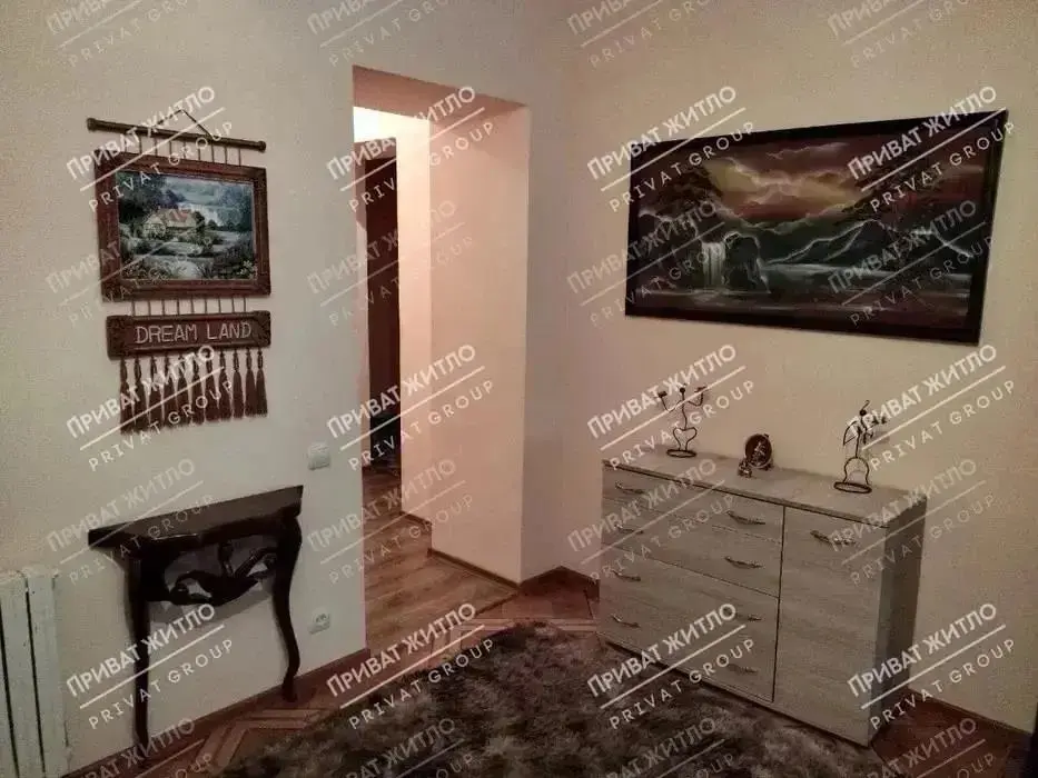 Будинок — Лісок