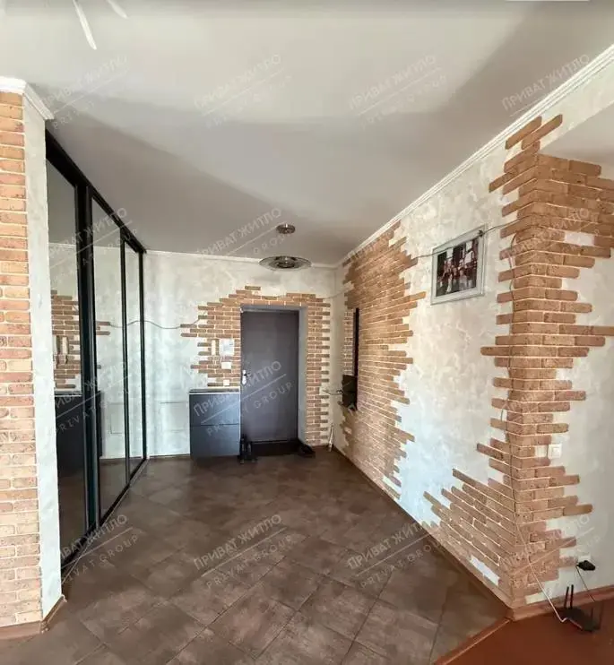 Квартира · 3 кімнати — Центр