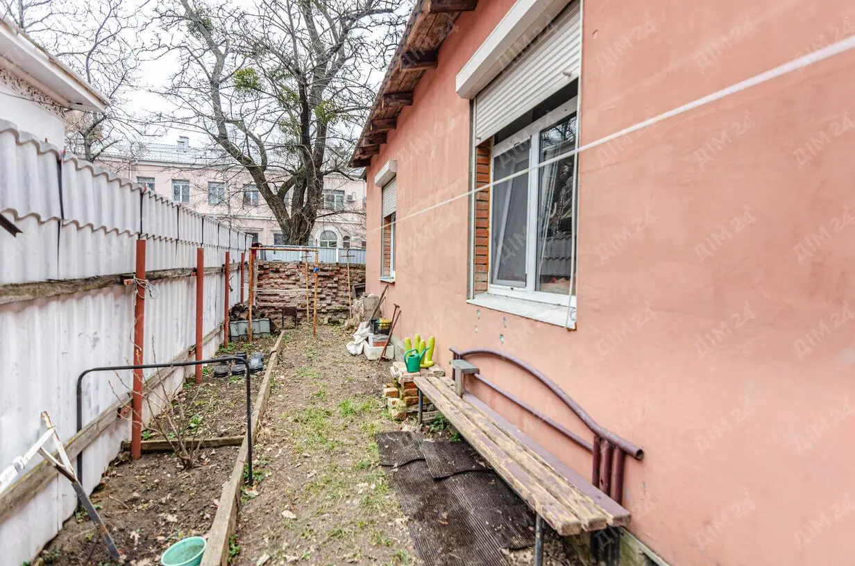 Квартира · 3 кімнати — Центр