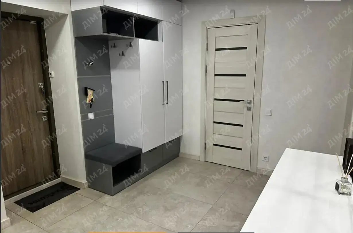 Квартира · 3 кімнати — Зигіна