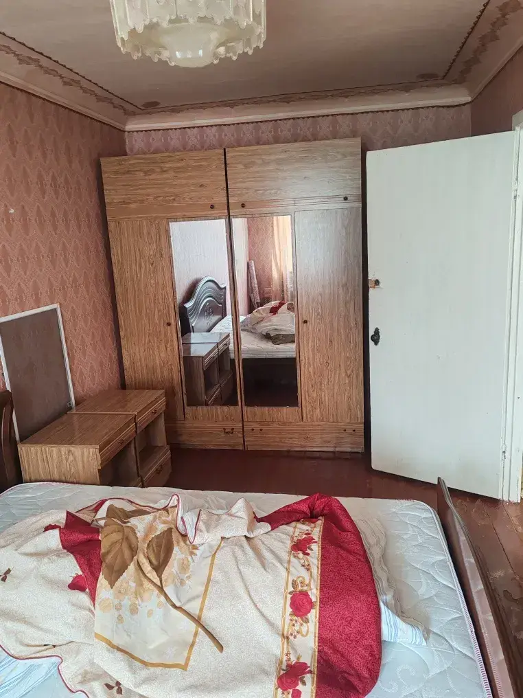 Квартира · 3 кімнати — Алмазний