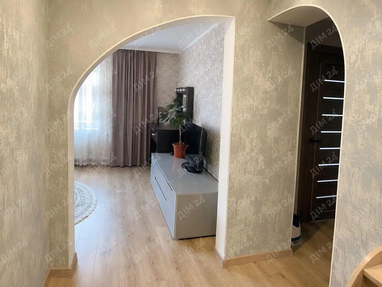 Квартира · 3 кімнати — Машівка